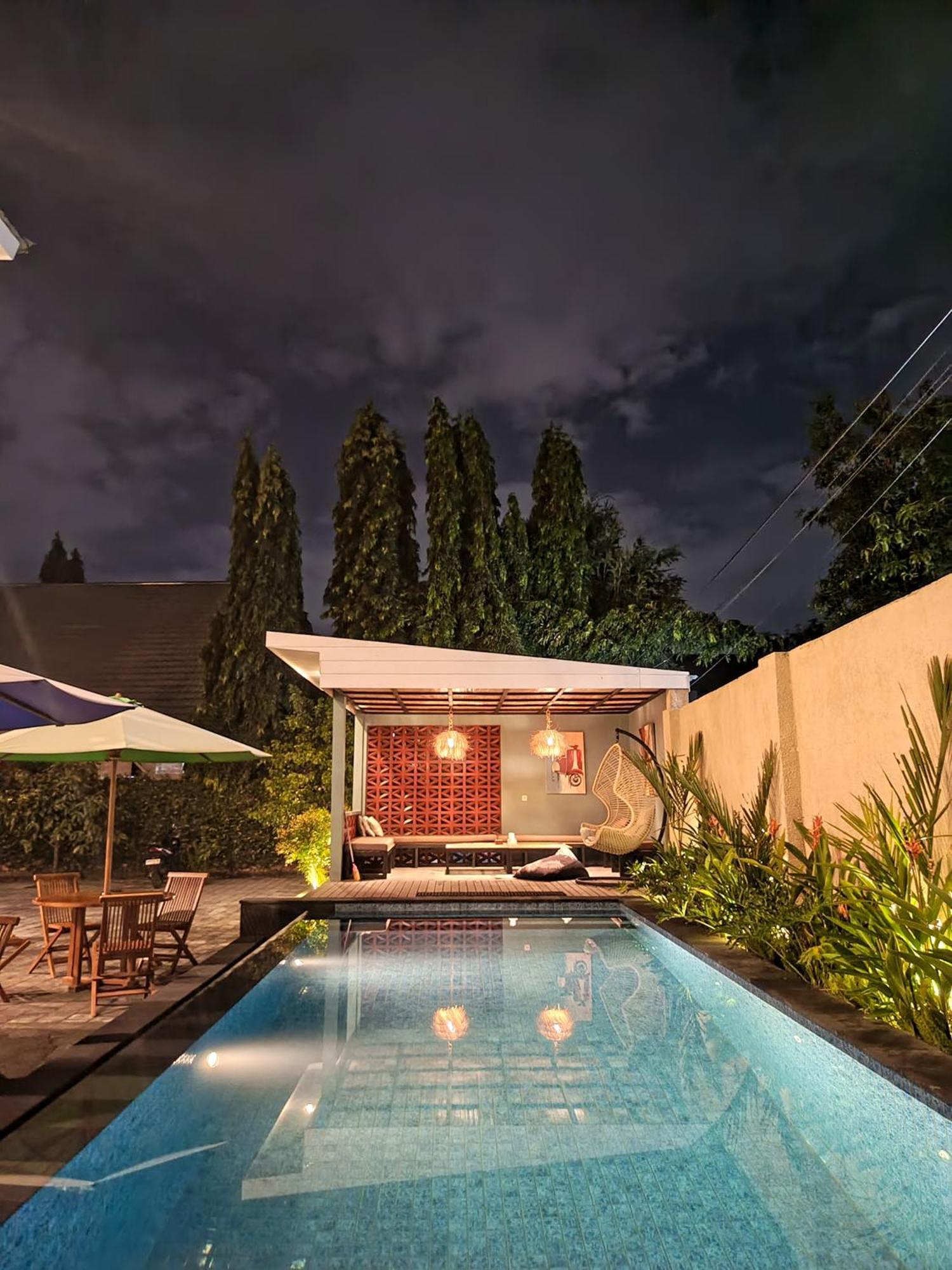 Zavana Rooms & Restaurant Tanjungkarang Esterno foto