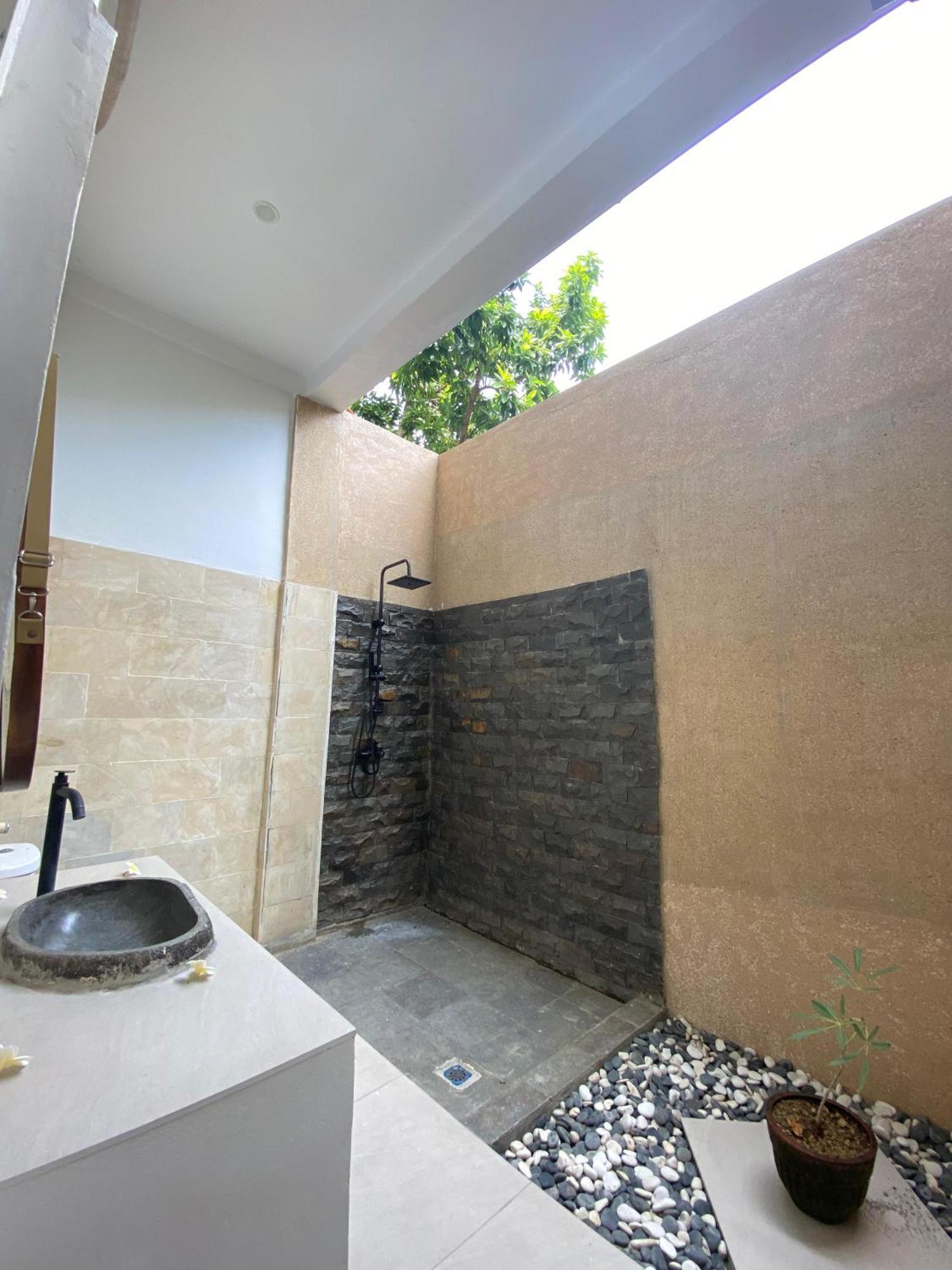 Zavana Rooms & Restaurant Tanjungkarang Esterno foto