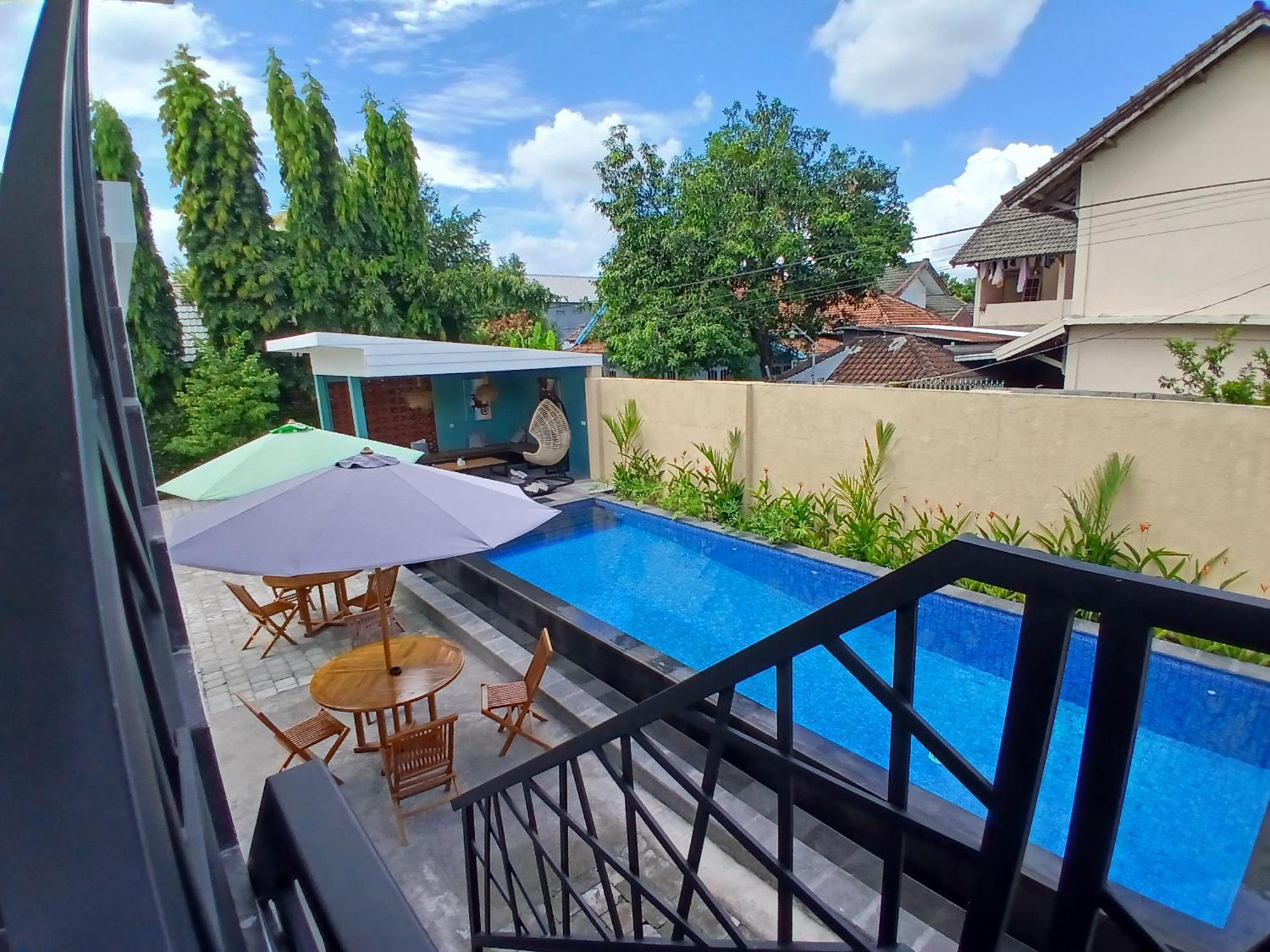 Zavana Rooms & Restaurant Tanjungkarang Esterno foto