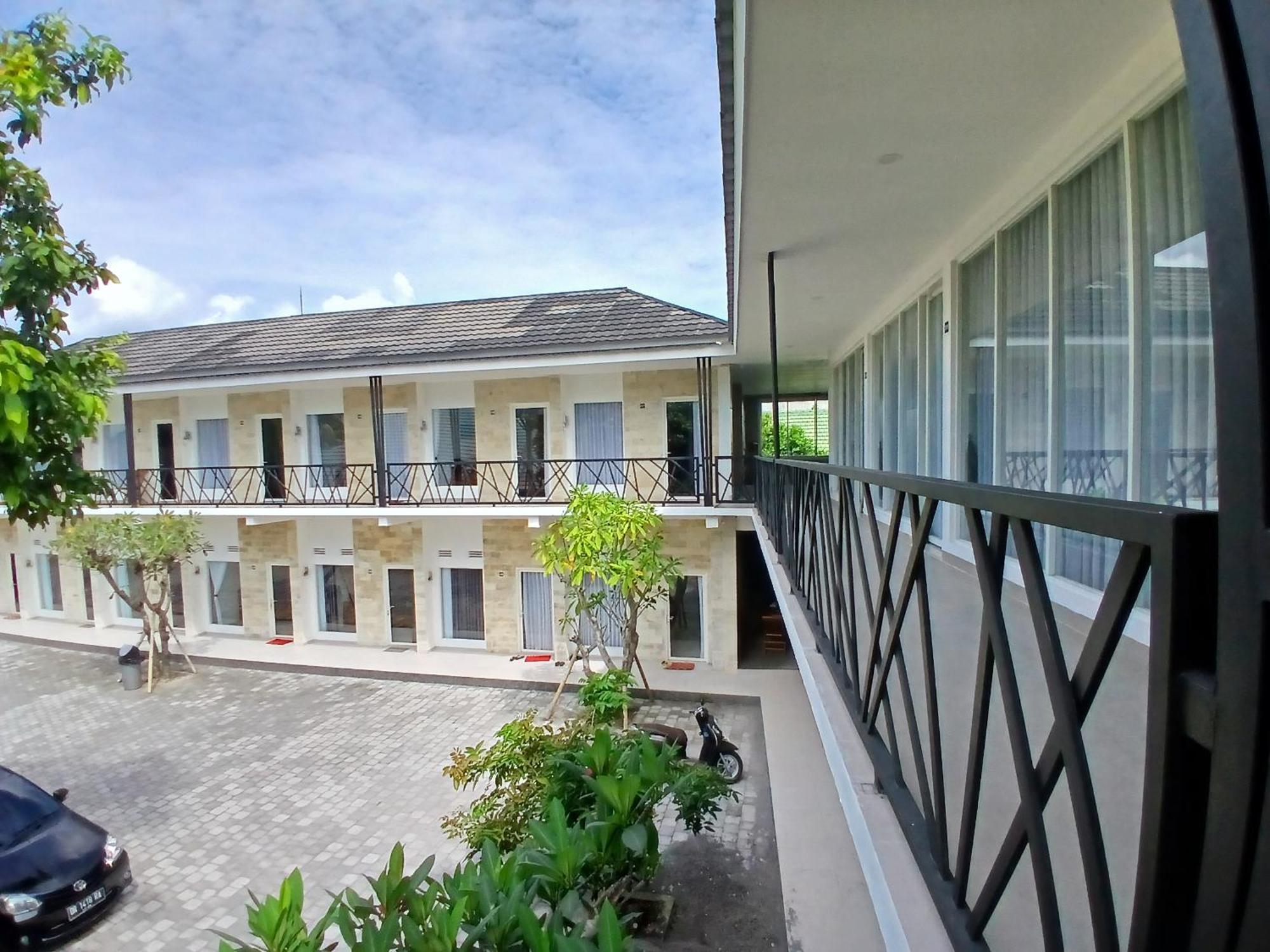 Zavana Rooms & Restaurant Tanjungkarang Esterno foto