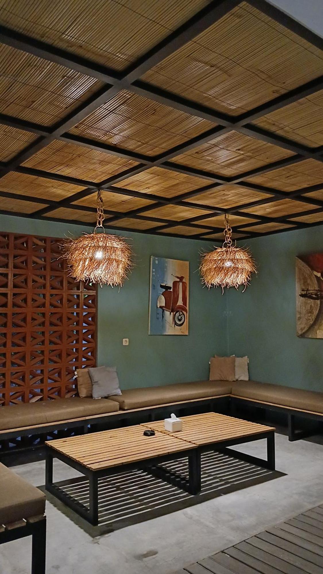 Zavana Rooms & Restaurant Tanjungkarang Esterno foto