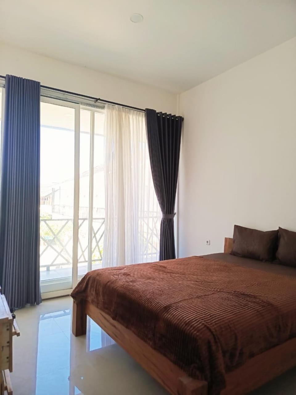 Zavana Rooms & Restaurant Tanjungkarang Esterno foto