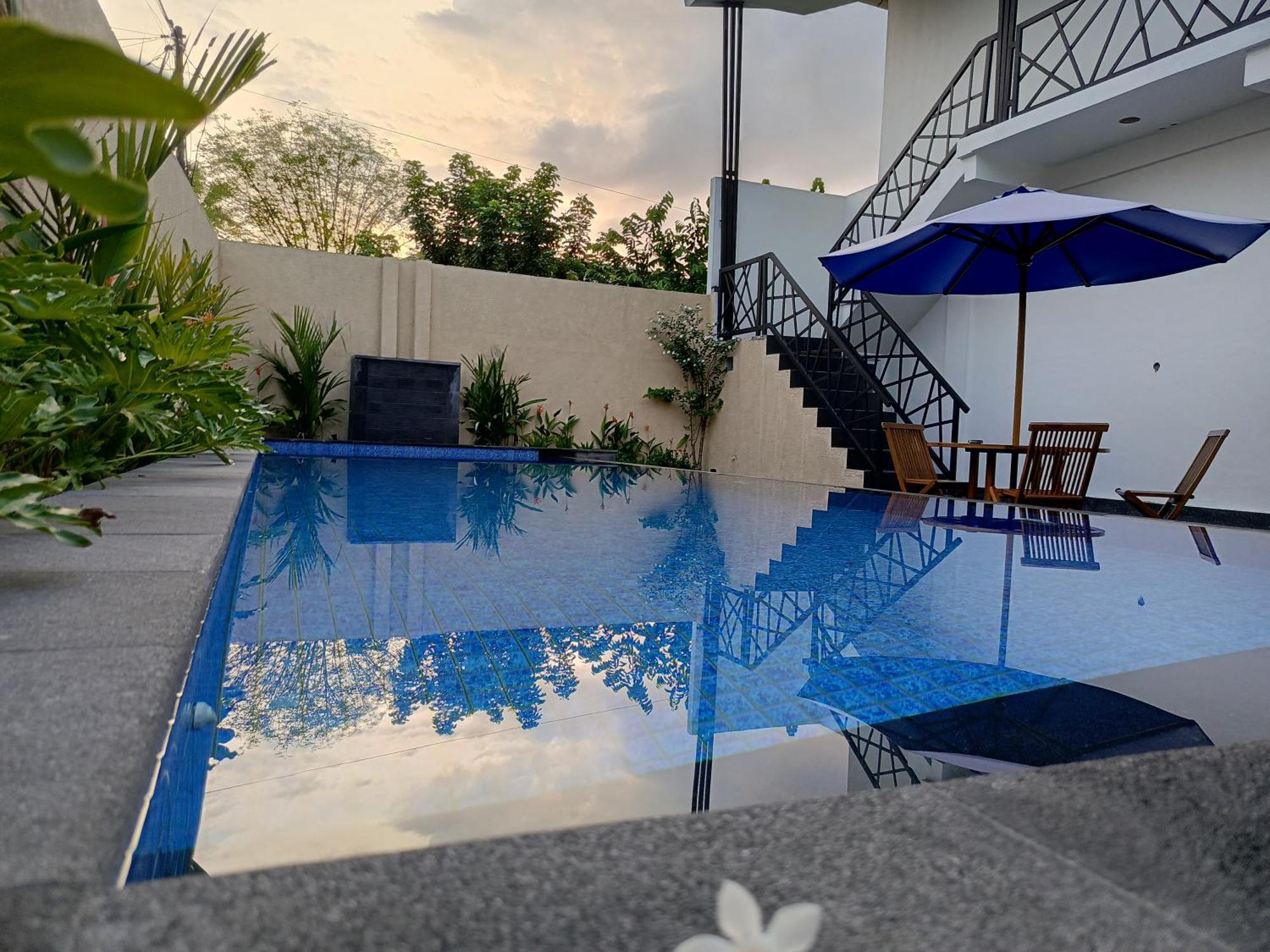 Zavana Rooms & Restaurant Tanjungkarang Esterno foto