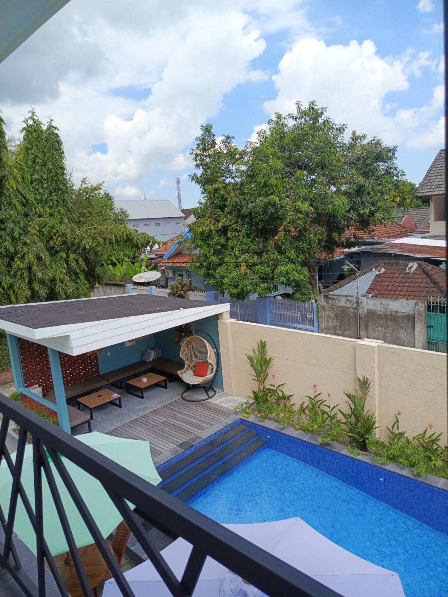 Zavana Rooms & Restaurant Tanjungkarang Esterno foto