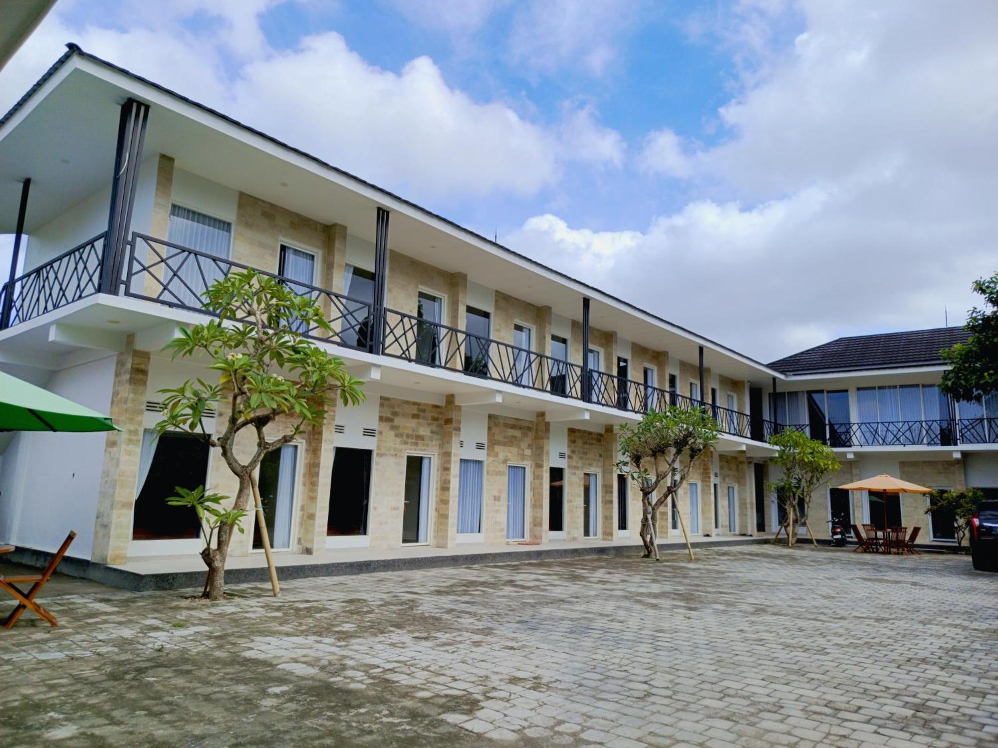 Zavana Rooms & Restaurant Tanjungkarang Esterno foto