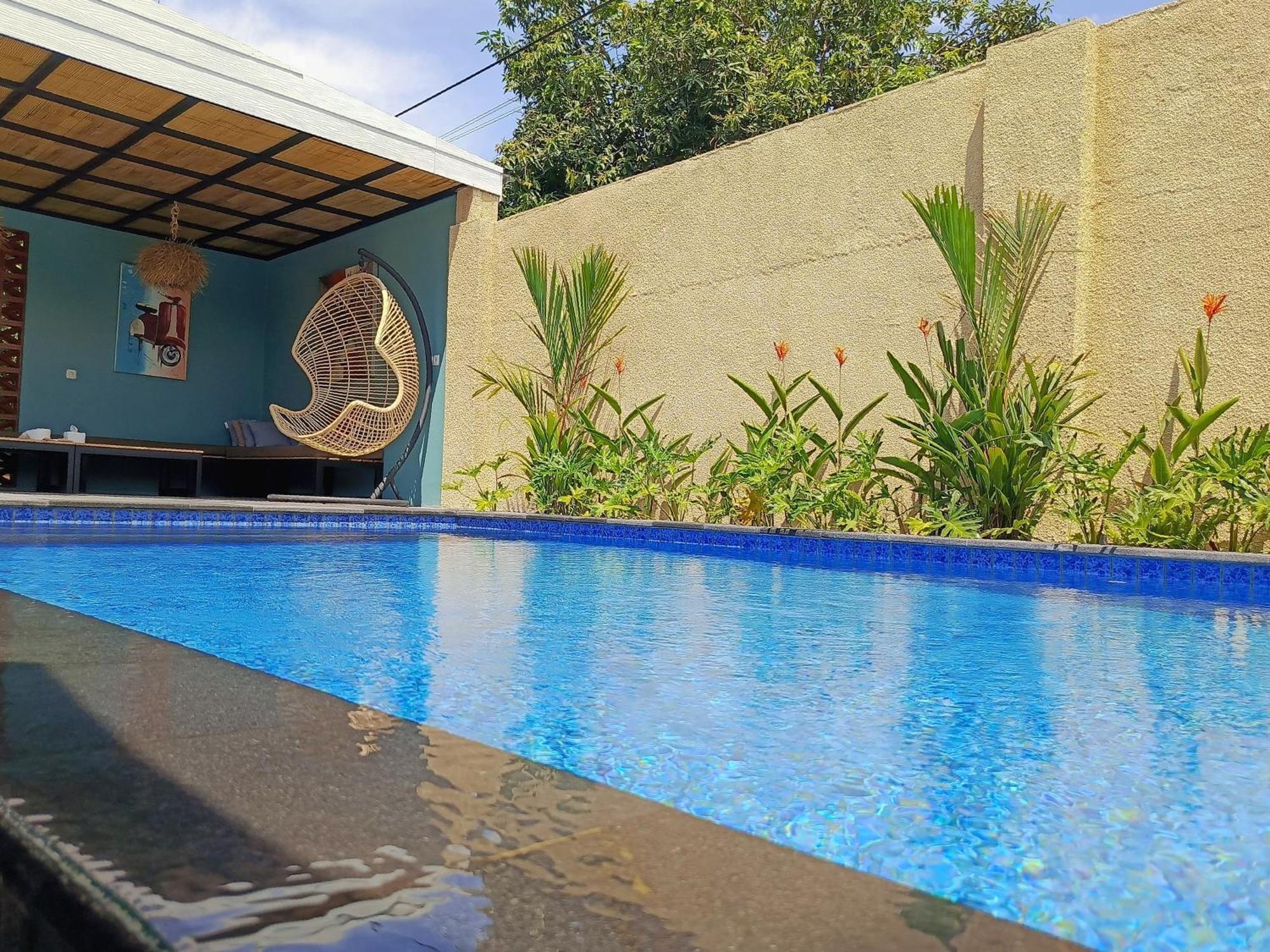 Zavana Rooms & Restaurant Tanjungkarang Esterno foto