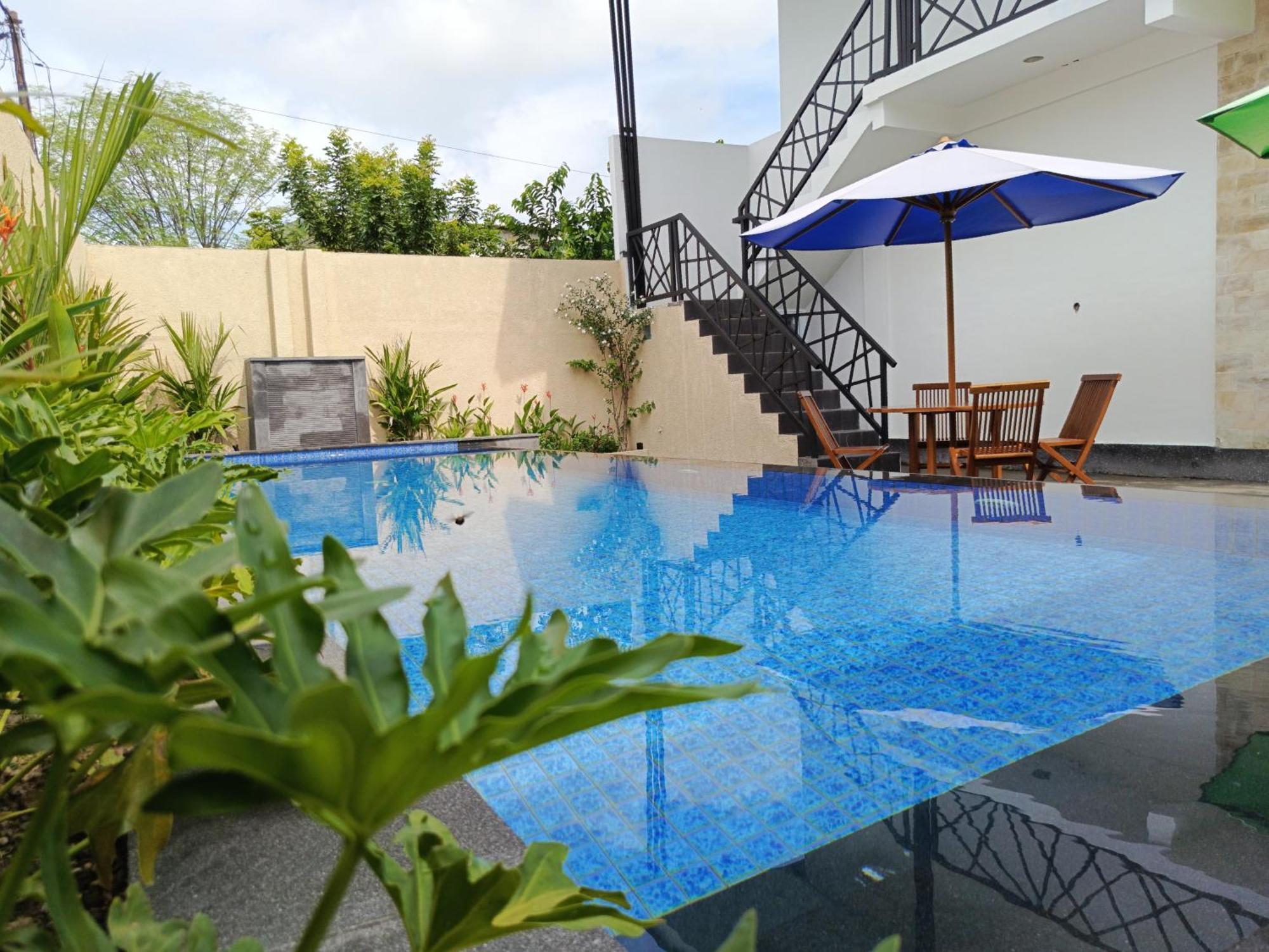 Zavana Rooms & Restaurant Tanjungkarang Esterno foto