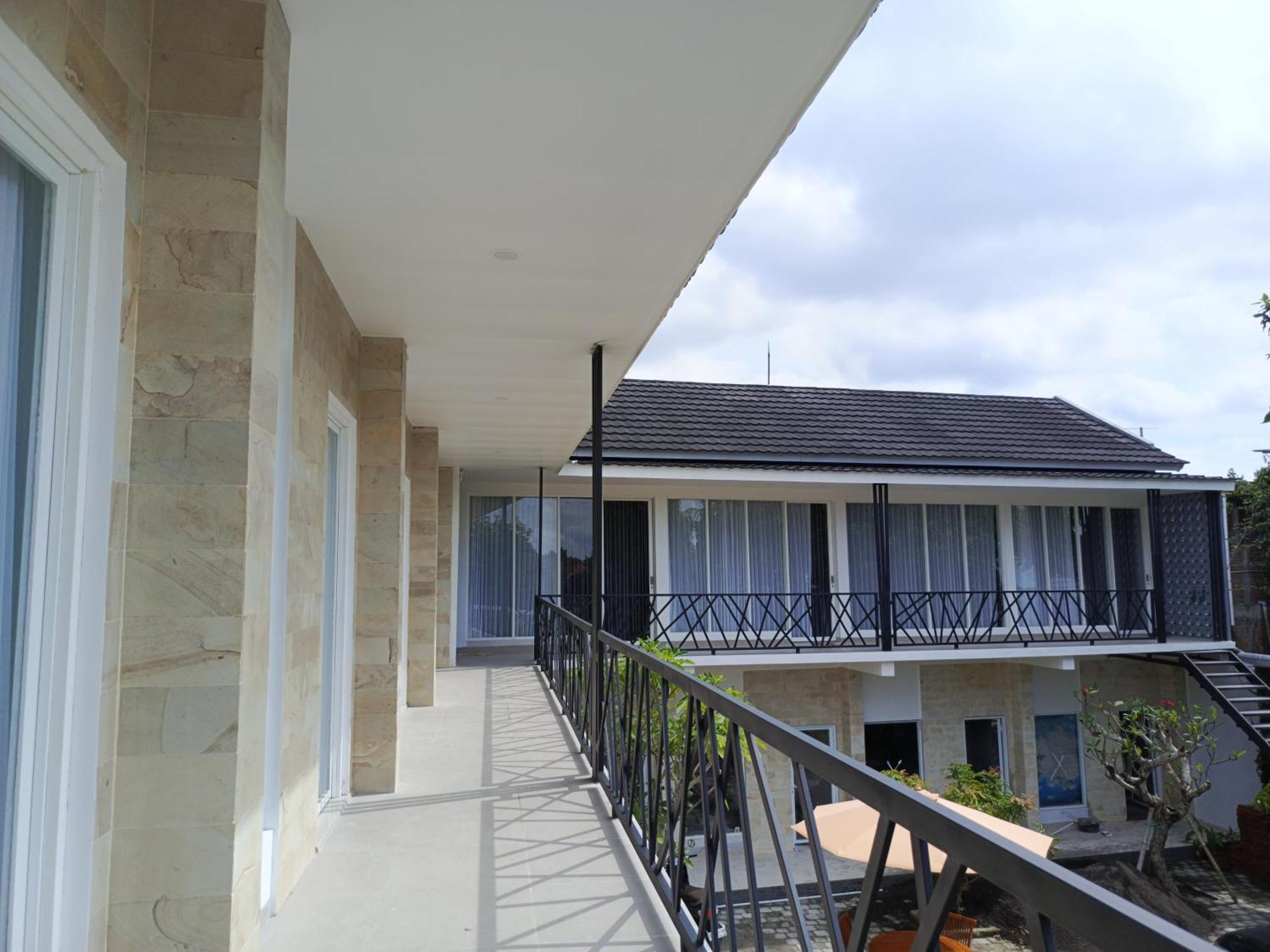 Zavana Rooms & Restaurant Tanjungkarang Esterno foto