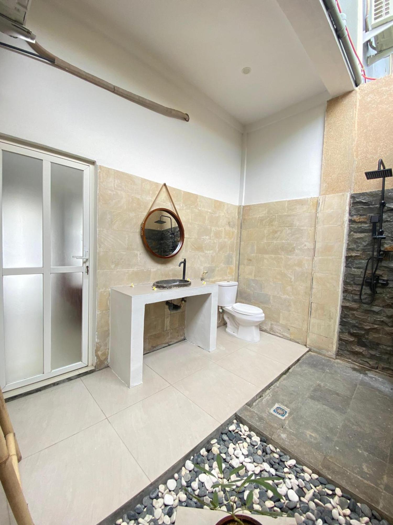Zavana Rooms & Restaurant Tanjungkarang Esterno foto